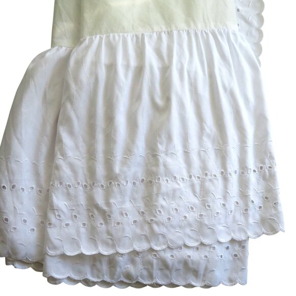 Vintage Queen White Eyelet Embroidery Bed Skirt Scalloped Hem 14" Drop - Picture 2 of 9